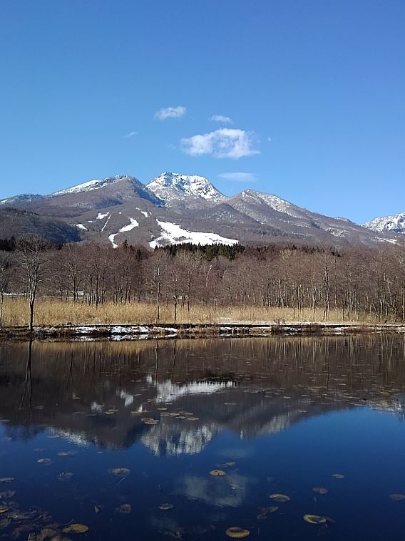 いもりが池に映る妙高山